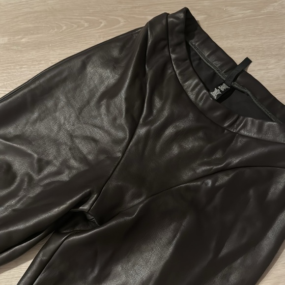 SKIMS Faux Leather Boot Cut Pant Sleek Waxed Finish Pull On black Size S - Picture 5 of 6